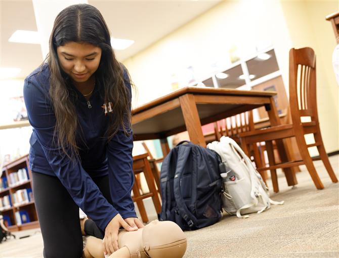 SHS HOSA CPR Class
